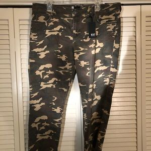 NWT KUT FROM THE KLOTH SKINNY CAMO JEANS